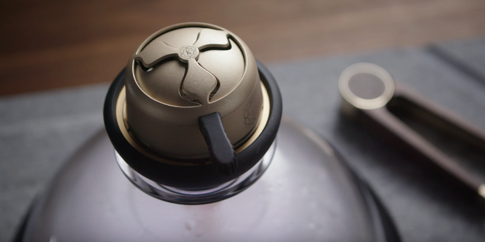 How-To-Use-the-Kaloud-Lotus-I-Hookah-Heat-Management-Device Kaloud Inc.