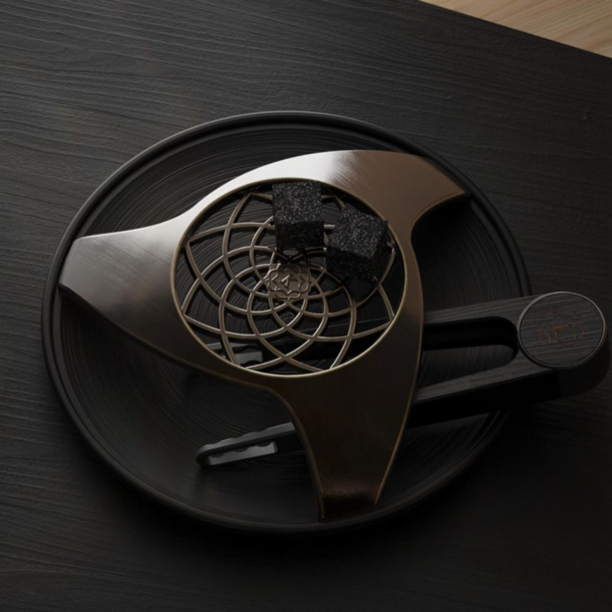 Kaloud Aeras™ Bronze Lace Charcoal Holder + Vestara™ Niris Tongs Bundle