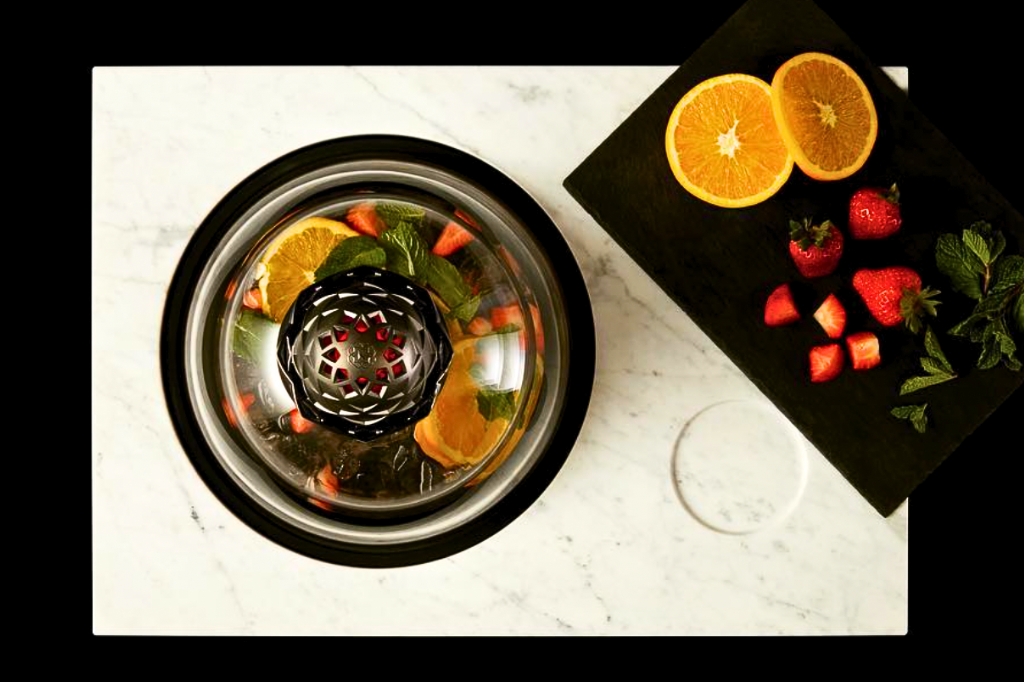 Kaloud Krysalis® Monarch Hookah: A luxurious and innovative hookah featuring a hand-blown crystal vessel and Kaloud's signature heat management system for an exceptional smoking experience.