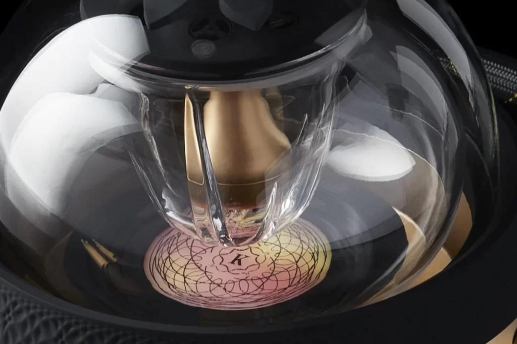 Kaloud Krysalis Eltheria Hookah Pipe - Exquisite Craftsmanship