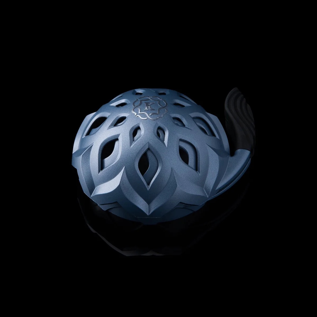 Kaloud Cancer Zodiac Hookah Bundle layout showing all included components: Lotus III HMD, Samsaris Kore Ceramic bowl, Silicone Sleeves, and limited edition Aura Premium Charcoal